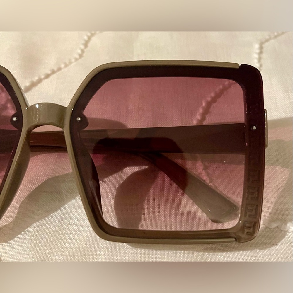 NIB - 𝐁𝐑𝐀𝐍𝐃 𝐍𝐄𝐖 𝑆𝑈𝑁𝐺𝐿𝐴𝑆𝑆𝐸𝑆! 😎 - Picture 3 of 8